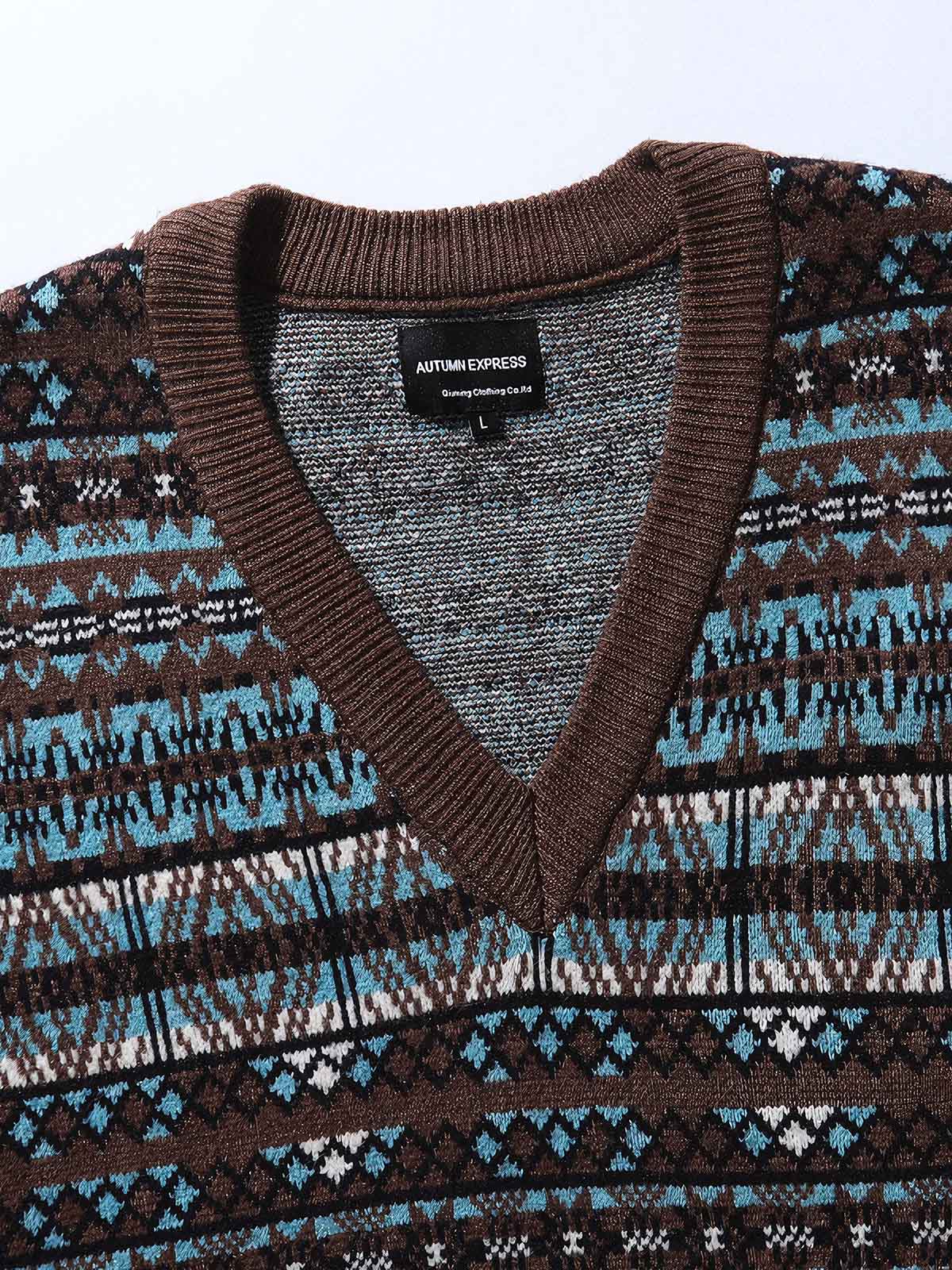 製品画像:
ナバホ風幾何学模様を取り入れたVネックニットベスト。ジャガード技法による立体感とヴィンテージ感が特徴。100%コットンの柔らかなニット素材で、通年着用可能。
詳細画像:
ナバホ風の幾何学模様がデザインのポイント。Vネックデザインで、シャツやタートルネックとのレイヤードスタイルが楽しめます。肌触りの良い100%コットン素材。