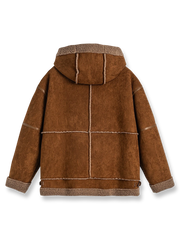 製品画像
「パッチワーク フード付き ボアライニング 保温ジャケット全体像。柔らかなフェイクシープスキン素材とヴィンテージ感を演出するデザインが特徴」
詳細画像
「パッチワーク フード付き ボアライニング 保温ジャケットのディテール。滑らかなボアライニングと丁寧なパッチワークステッチのクローズアップ」