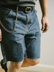 モデル画像: モデルが着用しているヴィンテージ風ウォッシュデニムワークショーツのスタイル