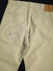 詳細画像:Chinoパンツのペイントダメージ刺繍ディテール図