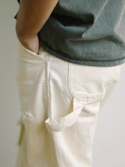 破れ刺繍ルーズフィットジーンズ