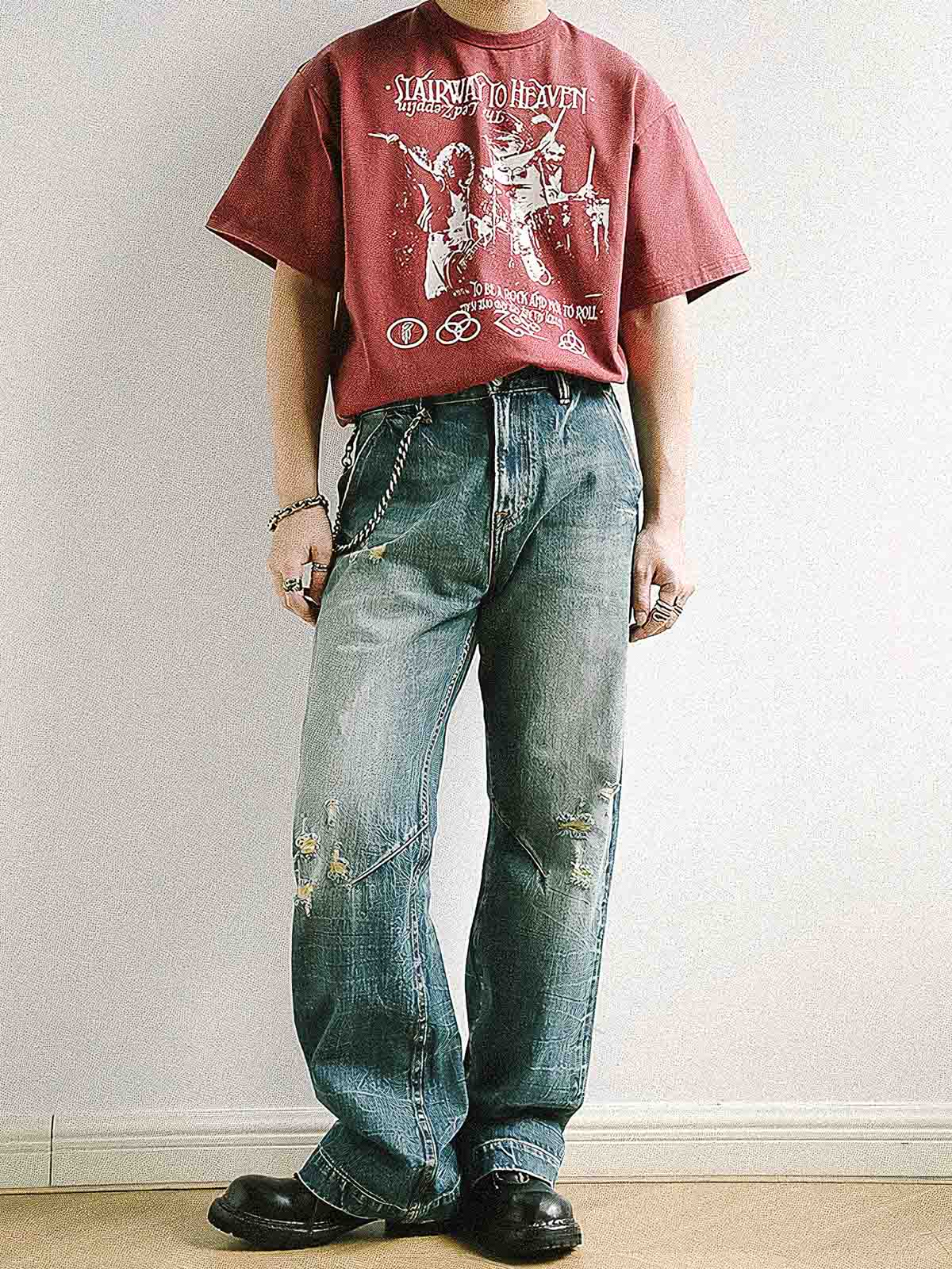 モデル画像: モデルがブルース・ツェッペリンプリントヴィンテージウォッシュTシャツを着用している様子