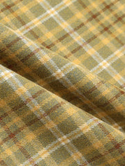 製品画像
「レトロなアメカジスタイルのチェック柄長袖シャツ全体の展示図。クラシックなチェック柄デザインとリラックス感のある着心地を提供するアイテム。アースカラーを取り入れたカラーリングが多様なボトムスとの相性抜群で、日常的なカジュアルスタイルに最適。」
詳細画像
「胸元のパッチポケットとチェック柄のディテール特写。ウォッシュ加工により、自然なヴィンテージ感を表現したデザインが特徴的。しっかりとした中厚生地が、着心地と耐久性を両立させています。」