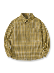 製品画像
「レトロなアメカジスタイルのチェック柄長袖シャツ全体の展示図。クラシックなチェック柄デザインとリラックス感のある着心地を提供するアイテム。アースカラーを取り入れたカラーリングが多様なボトムスとの相性抜群で、日常的なカジュアルスタイルに最適。」
詳細画像
「胸元のパッチポケットとチェック柄のディテール特写。ウォッシュ加工により、自然なヴィンテージ感を表現したデザインが特徴的。しっかりとした中厚生地が、着心地と耐久性を両立させています。」