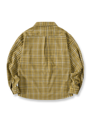 製品画像
「レトロなアメカジスタイルのチェック柄長袖シャツ全体の展示図。クラシックなチェック柄デザインとリラックス感のある着心地を提供するアイテム。アースカラーを取り入れたカラーリングが多様なボトムスとの相性抜群で、日常的なカジュアルスタイルに最適。」
詳細画像
「胸元のパッチポケットとチェック柄のディテール特写。ウォッシュ加工により、自然なヴィンテージ感を表現したデザインが特徴的。しっかりとした中厚生地が、着心地と耐久性を両立させています。」