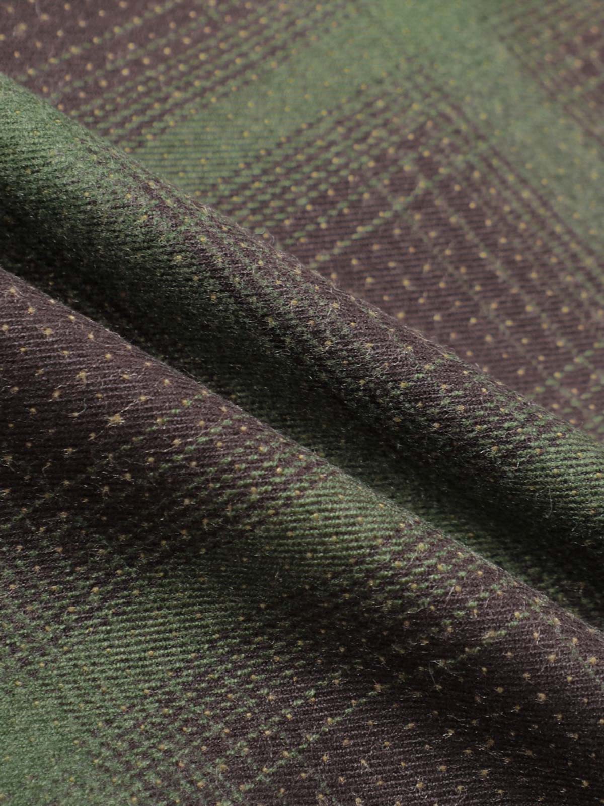 製品画像:
「バイカラー パッチワーク チェックパターン 長袖シャツの正面全体展示図。クラシックなチェックパターンをベースに、ヴィンテージ感漂うバイカラーパッチワークデザインを採用。耐久性の高いコットン素材で、カジュアルから通勤まで幅広く活躍するアイテム。」
詳細画像:
「バイカラー パッチワーク チェックパターン 長袖シャツのディテール。胸元に配置された実用的なポケットと、チェック柄を組み合わせたパッチワークデザインをクローズアップ。視覚的なレイヤード感と高品質なコットン素材が魅力。」