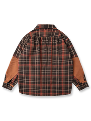 製品画像: 肘パッチ付きヴィンテージ風チェック柄シャツの全体像
詳細画像: 肘パッチとアジャスター付き袖口のディテール