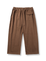 製品画像: ドローストリング付きベーシックワイドパンツのフロントビュー、シンプルなデザイン。
詳細画像: ドローストリングのデザインディテール、100%コットン素材の質感が確認できる。