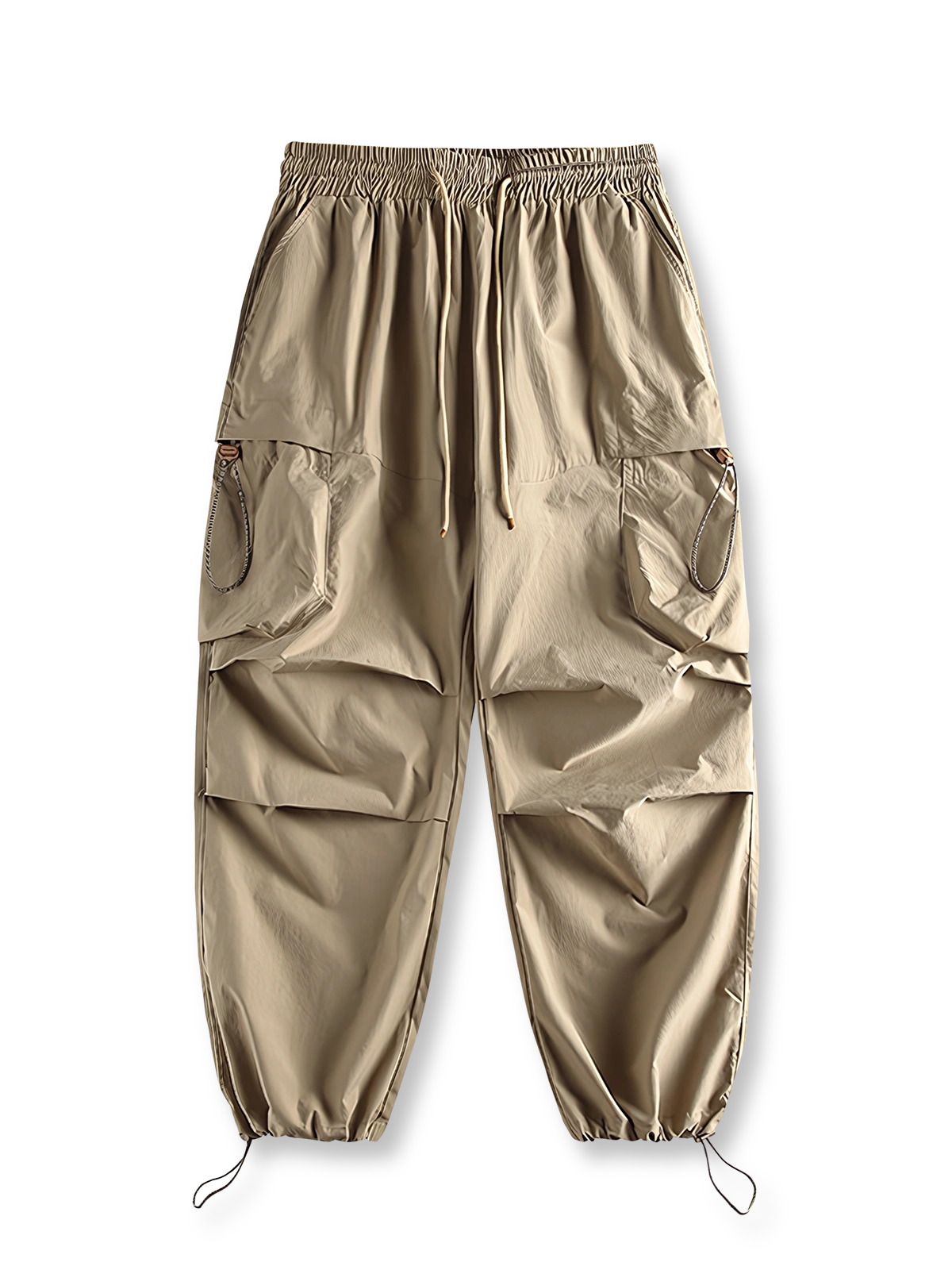 製品画像: 空挺兵スタイルのカーゴパンツ、ドローストリング付きで機能性が際立つデザイン。
詳細画像: 立体ポケットと膝のダブルタックのディテールが分かるクローズアップショット。