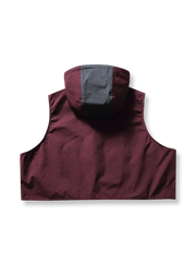 製品画像: レトロカラーの機能性ベスト。アウトドアに最適なデザインで、ポリエステル素材による高い耐久性と防風性を備えています。
詳細画像: 機能的な多機能ポケット。日常やアウトドアで便利に使えるディテールが強調されています。