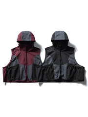 製品画像: レトロカラーの機能性ベスト。アウトドアに最適なデザインで、ポリエステル素材による高い耐久性と防風性を備えています。
詳細画像: 機能的な多機能ポケット。日常やアウトドアで便利に使えるディテールが強調されています。