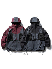 製品画像: レトロカラーの機能性ベスト。アウトドアに最適なデザインで、ポリエステル素材による高い耐久性と防風性を備えています。
詳細画像: 機能的な多機能ポケット。日常やアウトドアで便利に使えるディテールが強調されています。