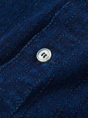 製品画像: ヴィンテージデニムパッチワーク藍染シャツの全体画像
詳細画像: パッチワークディテールと胸元のポケットの拡大