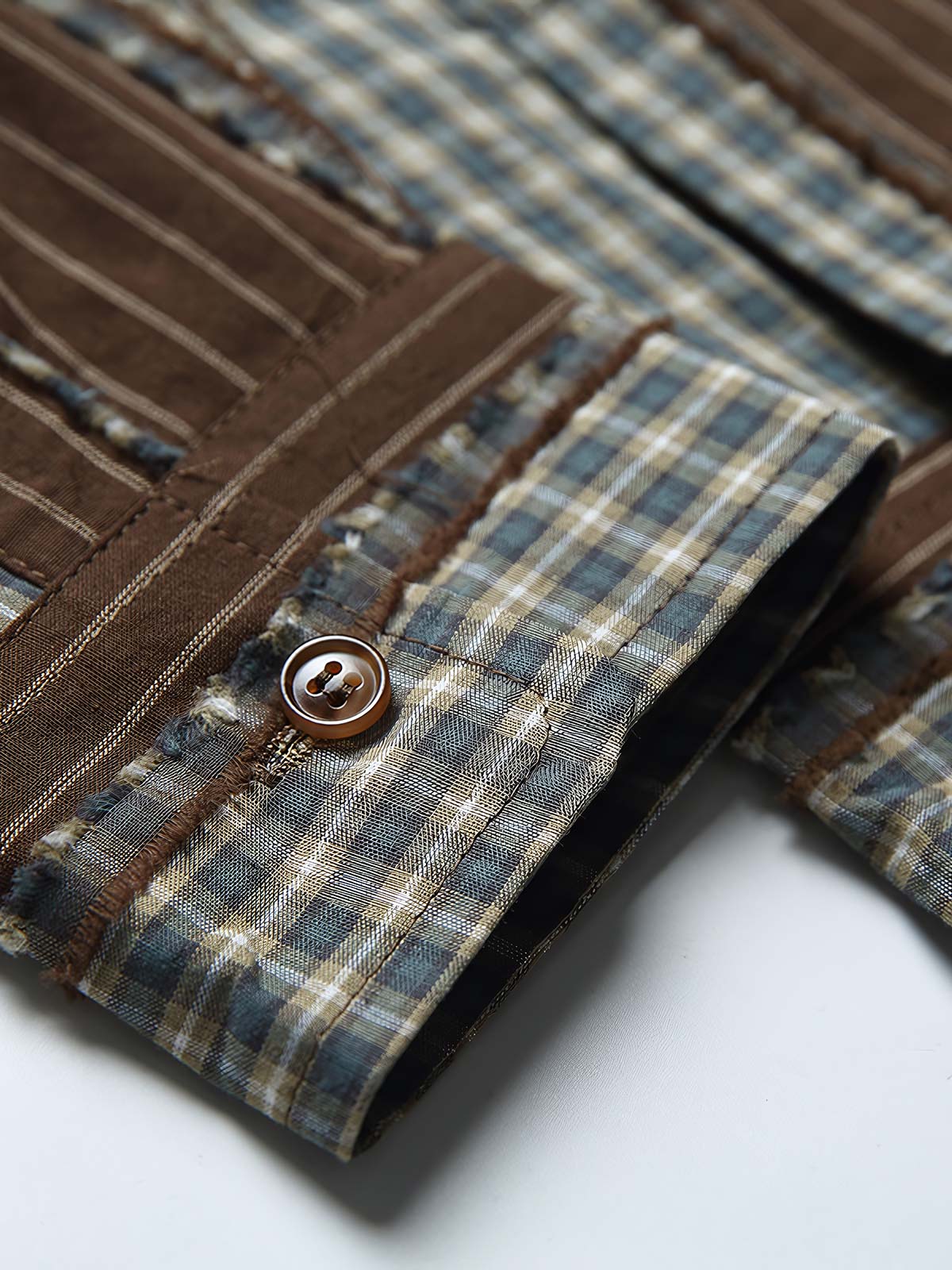 パッチワークとストライプデザインのディテール