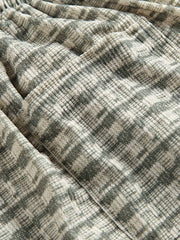 ストライプのディテールとゴムウエスト