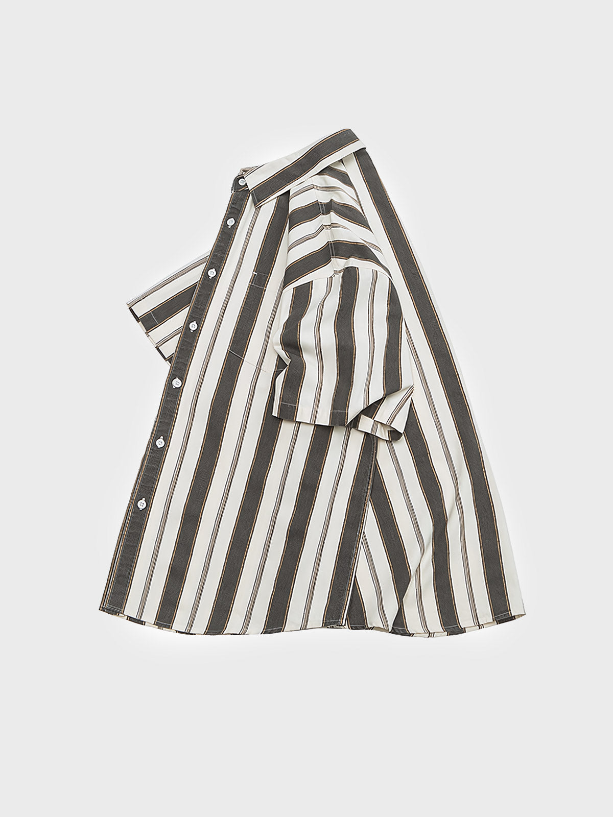 ブラック&ホワイトのストライプが特徴のメンズシャツ、スタンダードフィット、クラシックな襟付き。