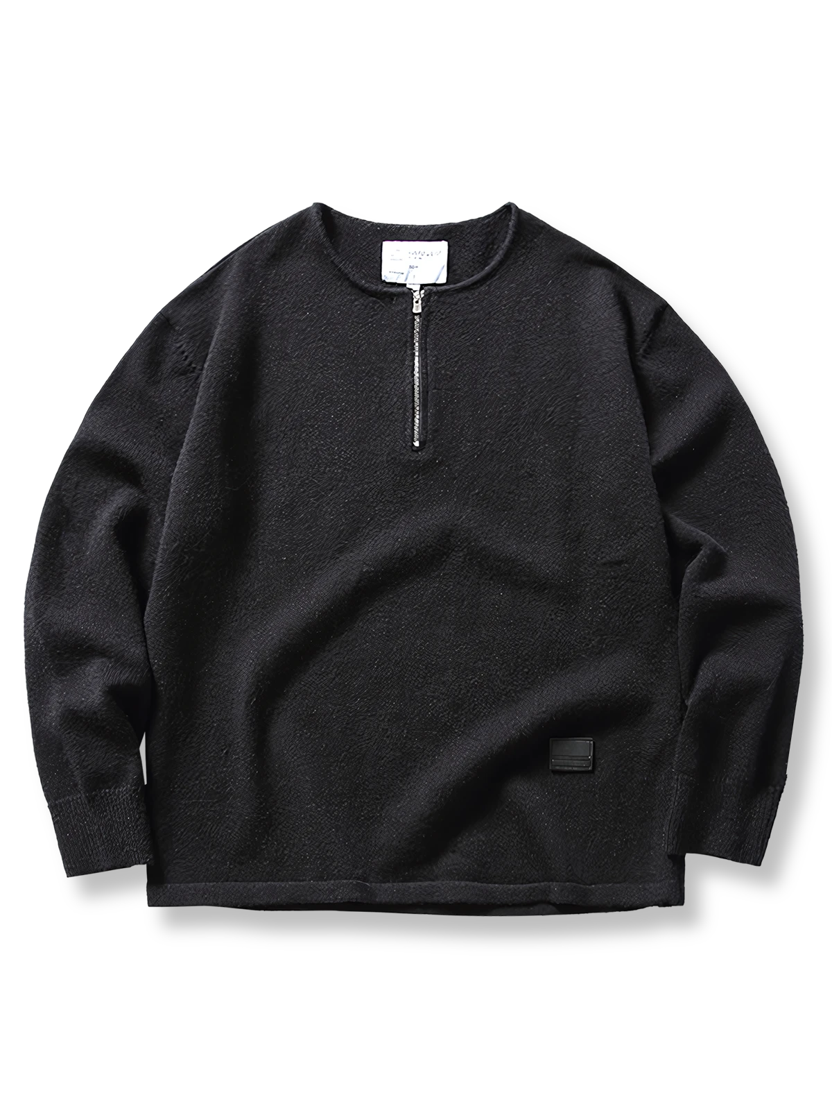 製品画像ALT代替テキスト
ヴィンテージ風ゆったりニットスウェットシャツ、ラウンドネックとハーフジップデザインの全体展示。
詳細画像ALT代替テキスト
ハーフジップディテールと袖口デザインが際立つニットスウェットシャツのディテール。