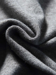 製品画像ALT代替テキスト
ヴィンテージ風ゆったりニットスウェットシャツ、ラウンドネックとハーフジップデザインの全体展示。
詳細画像ALT代替テキスト
ハーフジップディテールと袖口デザインが際立つニットスウェットシャツのディテール。