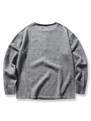 製品画像ALT代替テキスト
ヴィンテージ風ゆったりニットスウェットシャツ、ラウンドネックとハーフジップデザインの全体展示。
詳細画像ALT代替テキスト
ハーフジップディテールと袖口デザインが際立つニットスウェットシャツのディテール。