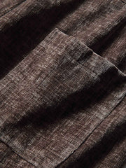 製品画像:
「ヴィンテージプリーツ ワイドパンツ全体の展示図。レトロなプリーツテクスチャー素材を採用し、ゆったりとしたルーズフィットシルエットが特徴。快適な着心地とスタイリッシュなデザインで、洗練された印象を与える一着。」
詳細画像:
「ウエストのプリーツデザインと素材のテクスチャーのディテール特写。立体感を加え、シンプルながら独特な視覚効果を生み出すヴィンテージ風のデザイン。」