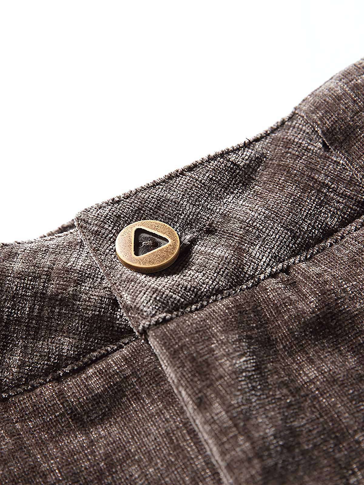 製品画像:
「ヴィンテージプリーツ ワイドパンツ全体の展示図。レトロなプリーツテクスチャー素材を採用し、ゆったりとしたルーズフィットシルエットが特徴。快適な着心地とスタイリッシュなデザインで、洗練された印象を与える一着。」
詳細画像:
「ウエストのプリーツデザインと素材のテクスチャーのディテール特写。立体感を加え、シンプルながら独特な視覚効果を生み出すヴィンテージ風のデザイン。」