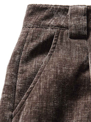 製品画像:
「ヴィンテージプリーツ ワイドパンツ全体の展示図。レトロなプリーツテクスチャー素材を採用し、ゆったりとしたルーズフィットシルエットが特徴。快適な着心地とスタイリッシュなデザインで、洗練された印象を与える一着。」
詳細画像:
「ウエストのプリーツデザインと素材のテクスチャーのディテール特写。立体感を加え、シンプルながら独特な視覚効果を生み出すヴィンテージ風のデザイン。」