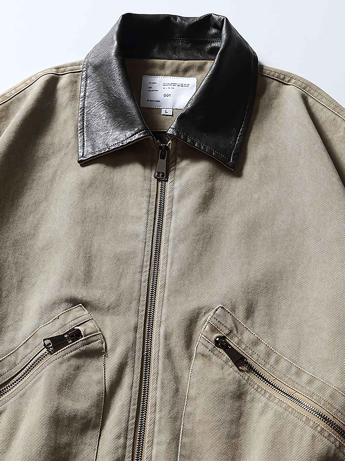 製品画像: レザーカラーワークジャケットの正面展示
詳細画像: ジャケットのレザー襟とジップポケットのディテール展示