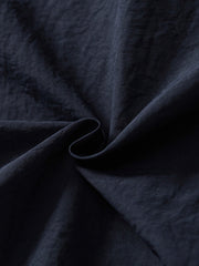 製品画像: 防水・リフレクター付き100%ナイロントレンドスポーツジャケット全体画像。アウトドアや日常使いに適したデザインで、防水性能とリフレクターデザインが際立ちます。
詳細画像: 夜間の安全性を高めるリフレクターデザインと、スタイリッシュな配色のディテールクローズアップ。防水機能とトレンド感を両立した高性能ジャケット。