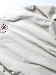 製品画像
"改良型カラーMA-1フライトジャケット、クラシックなMA-1デザインに新しいカラーリングを採用、メタルジッパーと多機能ポケットで実用性アップ、快適なシルエットで日常のカジュアルスタイルから特別なシーンまで活躍"
詳細画像
"改良型カラーMA-1フライトジャケット、個性的なカラーバリエーション、メタルジッパーと多機能ポケットデザイン、改良されたシルエットが快適な着心地を提供"