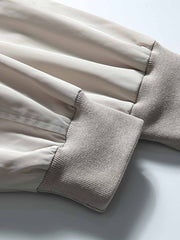 製品画像
"改良型カラーMA-1フライトジャケット、クラシックなMA-1デザインに新しいカラーリングを採用、メタルジッパーと多機能ポケットで実用性アップ、快適なシルエットで日常のカジュアルスタイルから特別なシーンまで活躍"
詳細画像
"改良型カラーMA-1フライトジャケット、個性的なカラーバリエーション、メタルジッパーと多機能ポケットデザイン、改良されたシルエットが快適な着心地を提供"