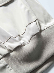 製品画像
"改良型カラーMA-1フライトジャケット、クラシックなMA-1デザインに新しいカラーリングを採用、メタルジッパーと多機能ポケットで実用性アップ、快適なシルエットで日常のカジュアルスタイルから特別なシーンまで活躍"
詳細画像
"改良型カラーMA-1フライトジャケット、個性的なカラーバリエーション、メタルジッパーと多機能ポケットデザイン、改良されたシルエットが快適な着心地を提供"