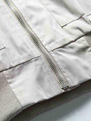 製品画像
"改良型カラーMA-1フライトジャケット、クラシックなMA-1デザインに新しいカラーリングを採用、メタルジッパーと多機能ポケットで実用性アップ、快適なシルエットで日常のカジュアルスタイルから特別なシーンまで活躍"
詳細画像
"改良型カラーMA-1フライトジャケット、個性的なカラーバリエーション、メタルジッパーと多機能ポケットデザイン、改良されたシルエットが快適な着心地を提供"