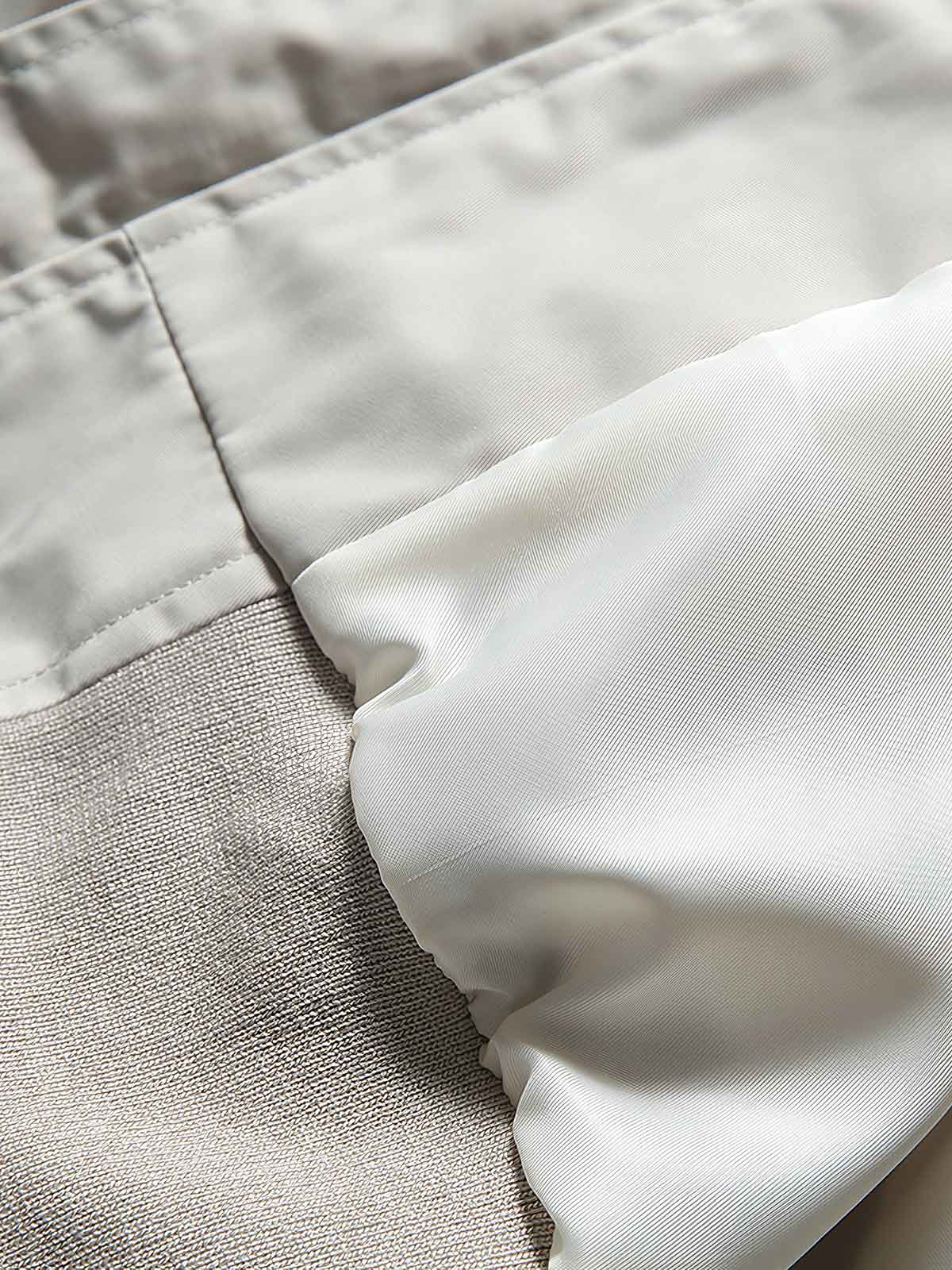 製品画像
"改良型カラーMA-1フライトジャケット、クラシックなMA-1デザインに新しいカラーリングを採用、メタルジッパーと多機能ポケットで実用性アップ、快適なシルエットで日常のカジュアルスタイルから特別なシーンまで活躍"
詳細画像
"改良型カラーMA-1フライトジャケット、個性的なカラーバリエーション、メタルジッパーと多機能ポケットデザイン、改良されたシルエットが快適な着心地を提供"