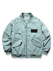 製品画像
"改良型カラーMA-1フライトジャケット、クラシックなMA-1デザインに新しいカラーリングを採用、メタルジッパーと多機能ポケットで実用性アップ、快適なシルエットで日常のカジュアルスタイルから特別なシーンまで活躍"
詳細画像
"改良型カラーMA-1フライトジャケット、個性的なカラーバリエーション、メタルジッパーと多機能ポケットデザイン、改良されたシルエットが快適な着心地を提供"