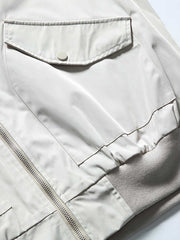 製品画像
"改良型カラーMA-1フライトジャケット、クラシックなMA-1デザインに新しいカラーリングを採用、メタルジッパーと多機能ポケットで実用性アップ、快適なシルエットで日常のカジュアルスタイルから特別なシーンまで活躍"
詳細画像
"改良型カラーMA-1フライトジャケット、個性的なカラーバリエーション、メタルジッパーと多機能ポケットデザイン、改良されたシルエットが快適な着心地を提供"