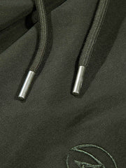 マルチポケットとワイドレッグデザインのディテール