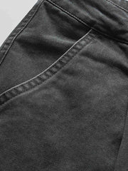 製品画像: ヴィンテージ風ウォッシュ加工の大型ポケット付きアメカジワークパンツ、100%コットン素材で快適な履き心地を提供し、脚を長く見せる効果が期待できる全体イメージ
詳細画像: アメカジスタイルのワークパンツに施された自然な色落ちと大型ポケットのディテール、耐久性のある縫製が特徴