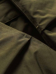 製品画像
"ラムファー フライトジャケット 厚手、スタンドカラーとラムファー裏地で暖かさを提供、ダブルインサートポケットが実用性を高め、レトロなフライトジャケットデザイン"
詳細画像
"ラムファー フライトジャケットのディテール、スタンドカラーで寒さから守り、ラムファー素材が柔らかく優れた保温性を提供、ダブルインサートポケットとレトロな飛行士スタイルの留め具デザイン"