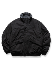 製品画像
"ラムファー フライトジャケット 厚手、スタンドカラーとラムファー裏地で暖かさを提供、ダブルインサートポケットが実用性を高め、レトロなフライトジャケットデザイン"
詳細画像
"ラムファー フライトジャケットのディテール、スタンドカラーで寒さから守り、ラムファー素材が柔らかく優れた保温性を提供、ダブルインサートポケットとレトロな飛行士スタイルの留め具デザイン"