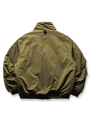 製品画像
"ラムファー フライトジャケット 厚手、スタンドカラーとラムファー裏地で暖かさを提供、ダブルインサートポケットが実用性を高め、レトロなフライトジャケットデザイン"
詳細画像
"ラムファー フライトジャケットのディテール、スタンドカラーで寒さから守り、ラムファー素材が柔らかく優れた保温性を提供、ダブルインサートポケットとレトロな飛行士スタイルの留め具デザイン"