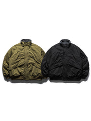 製品画像
"ラムファー フライトジャケット 厚手、スタンドカラーとラムファー裏地で暖かさを提供、ダブルインサートポケットが実用性を高め、レトロなフライトジャケットデザイン"
詳細画像
"ラムファー フライトジャケットのディテール、スタンドカラーで寒さから守り、ラムファー素材が柔らかく優れた保温性を提供、ダブルインサートポケットとレトロな飛行士スタイルの留め具デザイン"