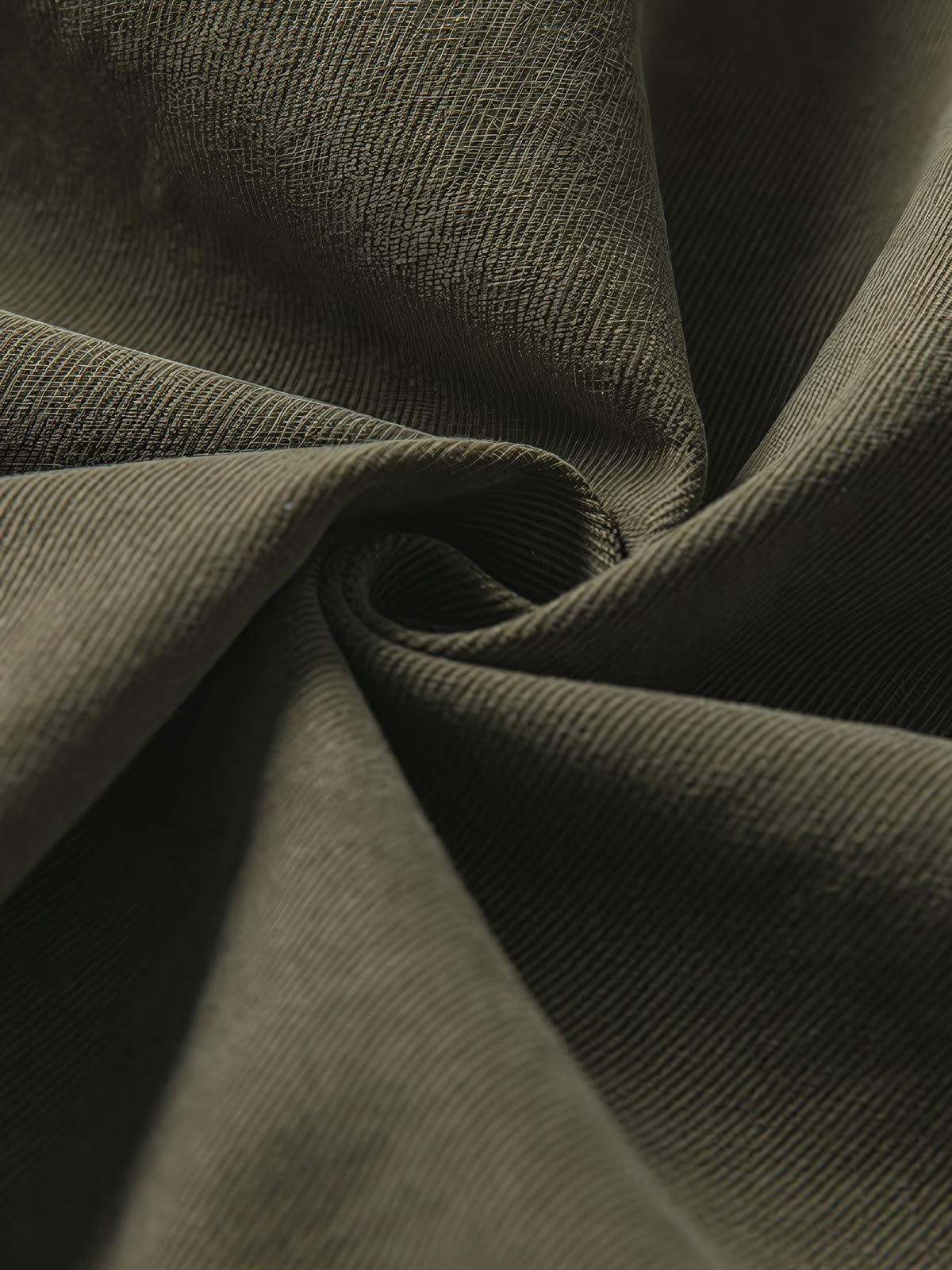 製品画像
"多ポケットカーゴジャケット、アメリカンヴィンテージとミリタリースタイルを融合したデザイン、100%コットンの生地で作られた厚みのあるジャケット、コーデュロイの襟と肘パッチが特徴的な個性的なデザイン"
詳細画像
"コーデュロイ襟と肘パッチが施された多ポケットカーゴジャケット、クラシックなミリタリースタイルにアメリカンヴィンテージデザインを取り入れ、大きな前ポケットで実用性も兼ね備えたディテール"