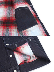 製品画像
「無地デニムとストライプデニムの2種類から選べるコーデュロイ襟付き多ポケットデニムジャケット全体像。クラシックなレトロデザインが特徴」
詳細画像
「コーデュロイ襟とウール混紡チェック柄裏地、金属パーツのブラス素材ディテールをクローズアップ。高い保温性とクラフトマンシップが光るデザイン」
