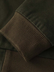 製品画像: J30ジャケットリバイバル版正面展示画像、高密度キャンバス生地とヴィンテージ感を強調。
詳細画像: 高密度16ozキャンバス生地とTALON真鍮ジッパー、左胸のレザータグディテール。