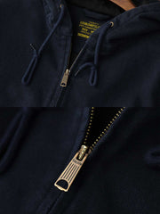 製品画像: J30ジャケットリバイバル版正面展示画像、高密度キャンバス生地とヴィンテージ感を強調。
詳細画像: 高密度16ozキャンバス生地とTALON真鍮ジッパー、左胸のレザータグディテール。