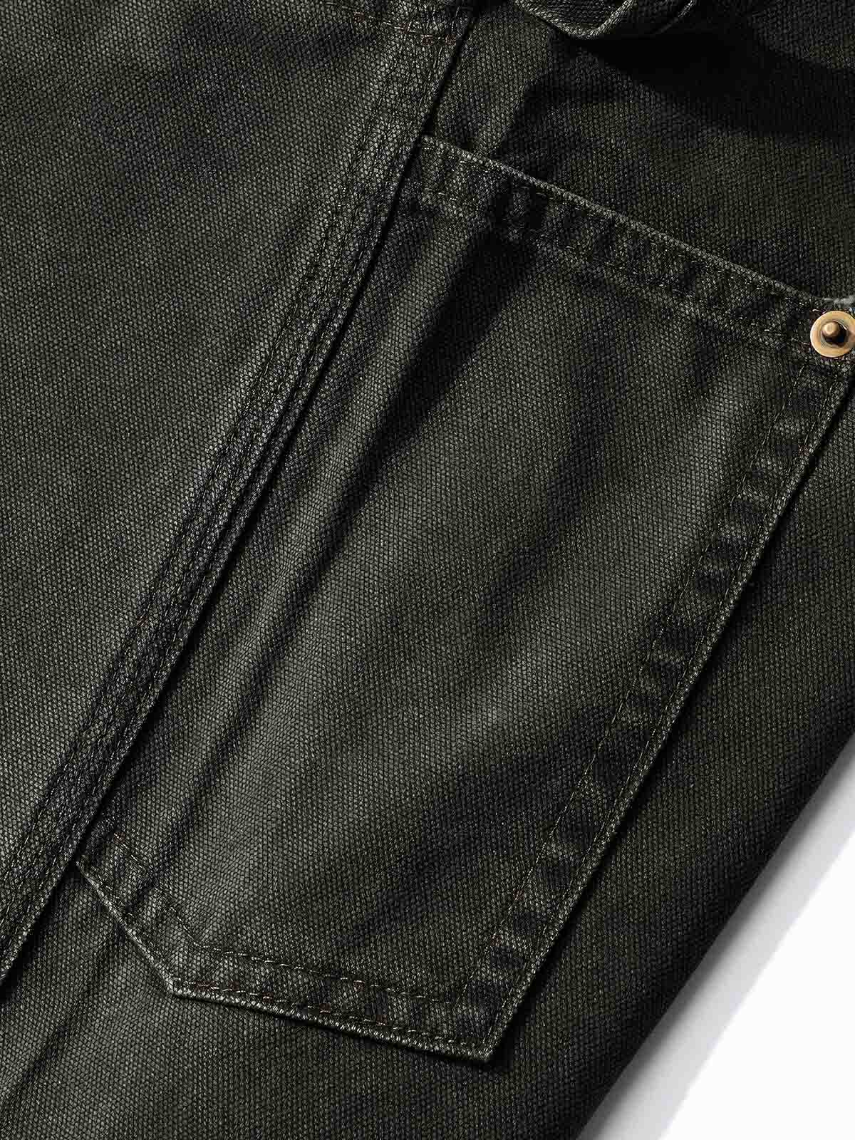 製品画像: 4色展開のWabashストライプロガーパンツ。クラシックなWabashストライプデザインと高耐久性の12oz帆布素材を使用し、アウトドアや作業シーンに最適な実用的でスタイリッシュなアイテム。
詳細画像: Wabashストライプの独特なドット柄と、膝部分の強化布ディテール。耐摩耗性に優れ、長時間の使用にも耐えるデザイン。