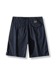 ソフトキャンバス素材と多ポケットデザインのディテール展示