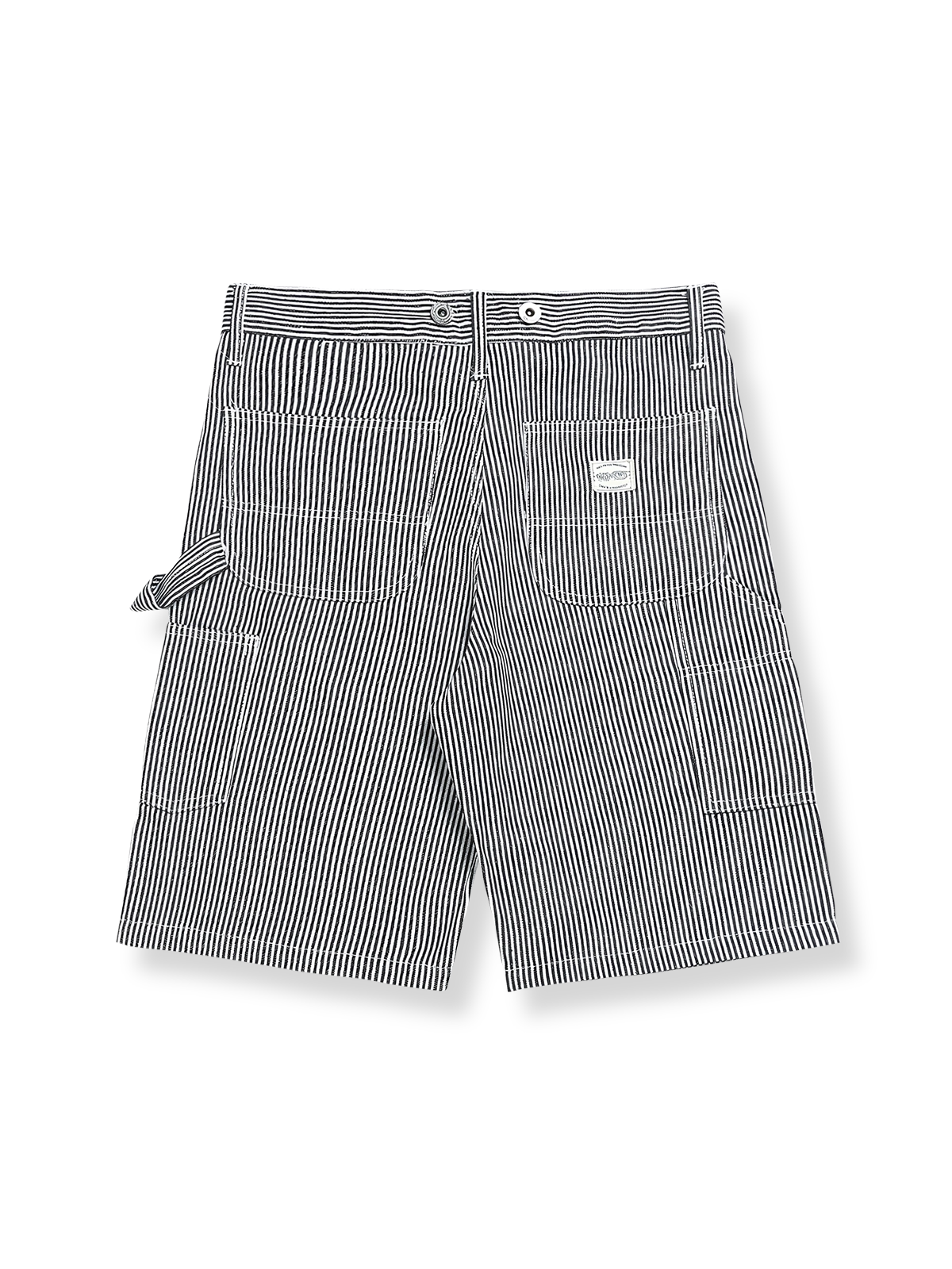 レイルロードストライプサスペンダーワークショーツの全体像を展示し、そのユニークなデザインと耐久性のある素材を強調。