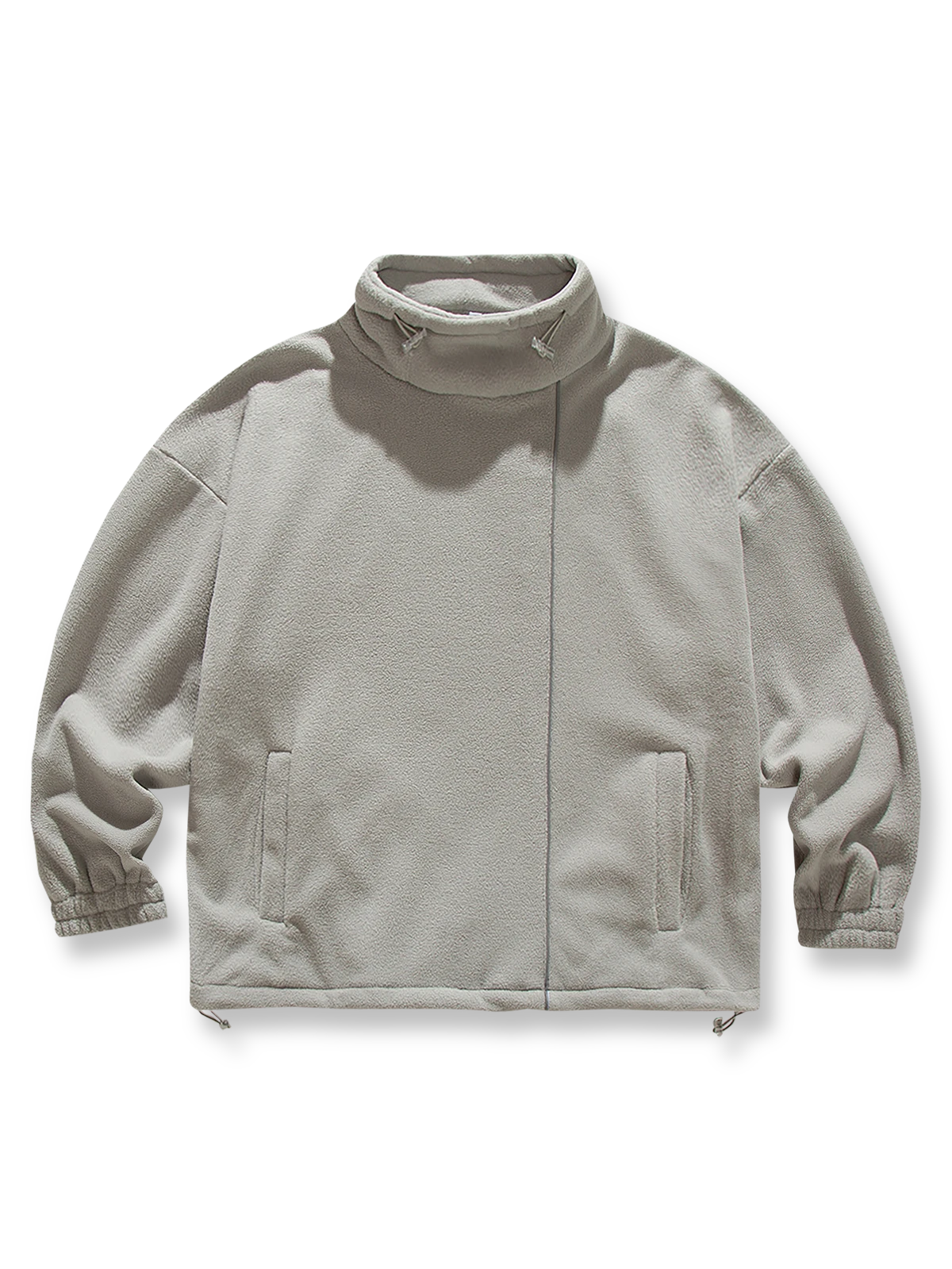 製品画像
「スタンドカラー フリース スウェットの正面全体図。クラシックなスタンドカラーデザインと柔らかなフリース素材が特徴で、防風性と保温性に優れた一着。ルーズフィットシルエットが快適な着心地を提供し、秋冬のカジュアルからアウトドアまで幅広く活躍。」
詳細画像
「スタンドカラー フリース スウェットのディテール特写。立ち上がった襟部分には調節可能なドローコードを採用し、防風性を強化。柔らかく肌触りの良いフリース素材が、保温性と軽やかな着心地を両立。丁寧な縫製が美しさと耐久性を引き立てている。」