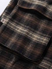 製品画像
「クラシックなバイカラーチェック柄デザイン、100%コットン表地とポリエステル裏起毛素材、冬の保温性と快適な着心地を提供する厚手シャツジャケット」
詳細画像
「100%コットン表地のチェック柄シャツジャケット、ポリエステル裏起毛素材で抜群の保温性、ゆったりとしたルーズフィットシルエットで幅広い体型に対応」